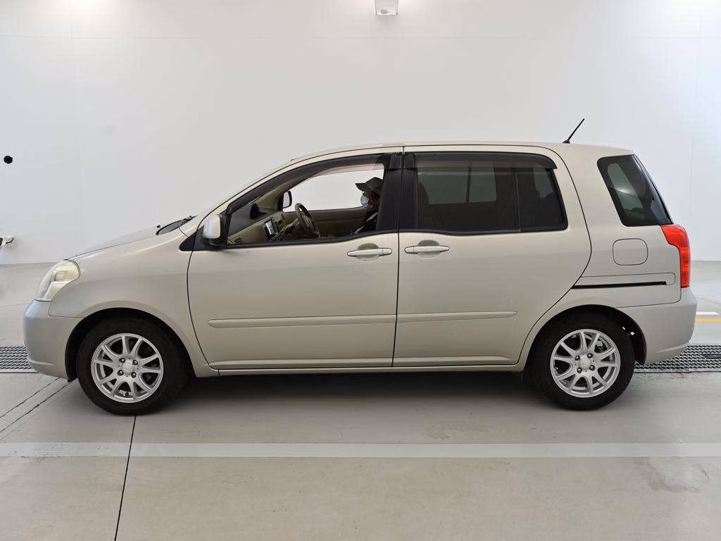TOYOTA RAUM