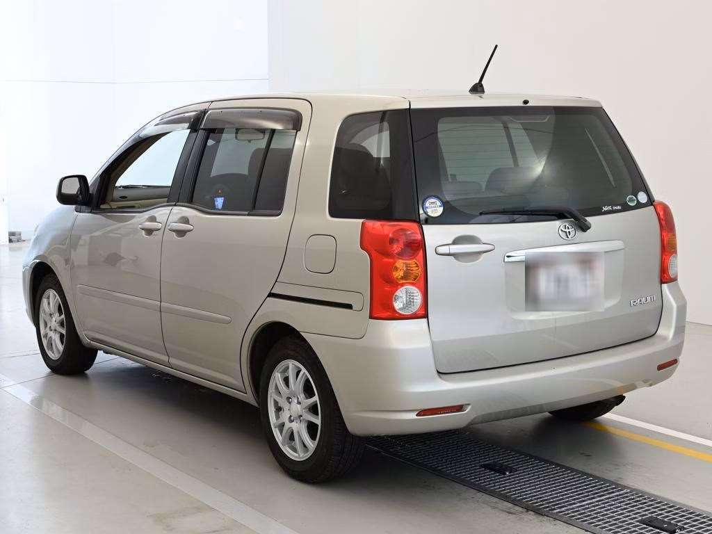 TOYOTA RAUM