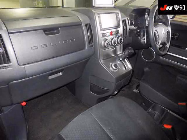 MITSUBISHI DELICA D:5