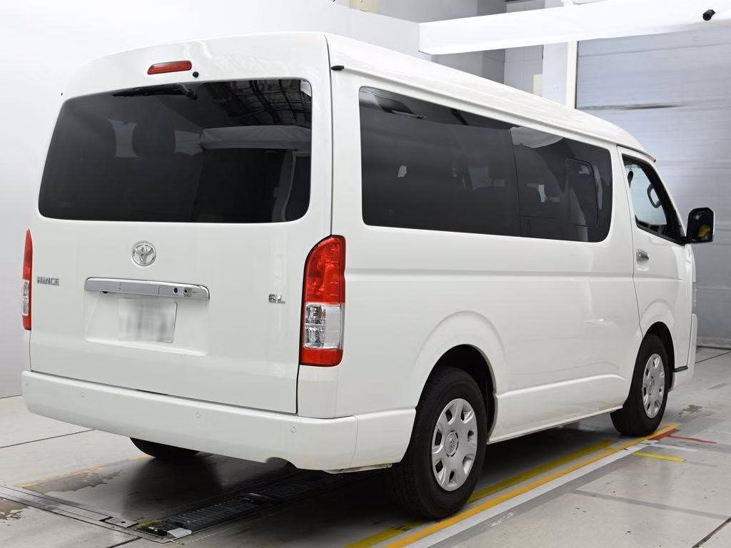 TOYOTA HIACE