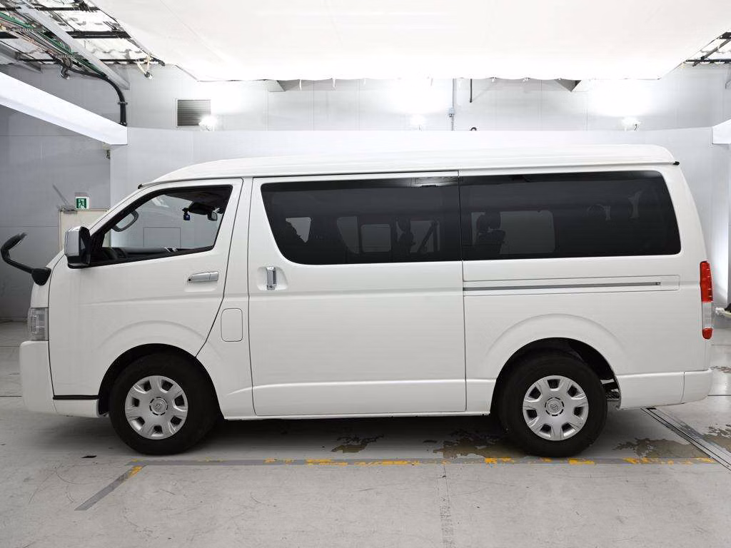 TOYOTA HIACE