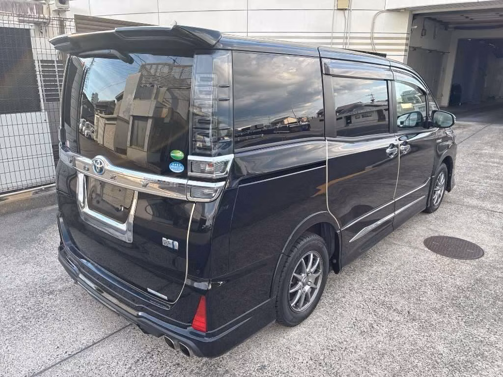TOYOTA VOXY