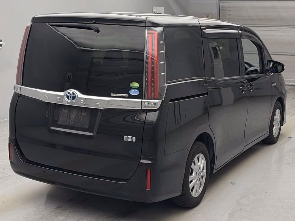 TOYOTA NOAH