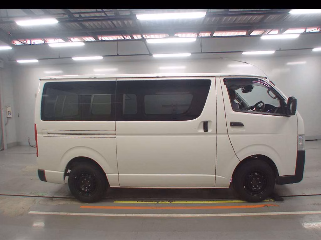 TOYOTA REGIUS ACE