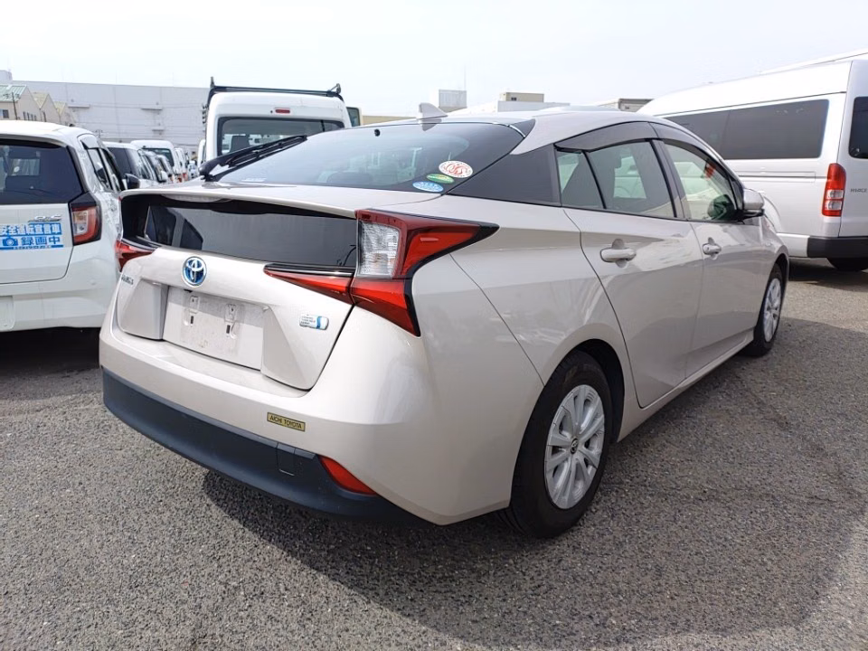TOYOTA PRIUS