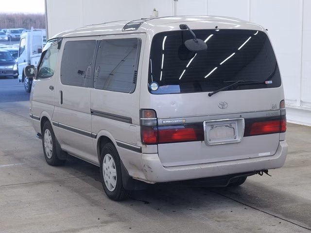 TOYOTA HIACE