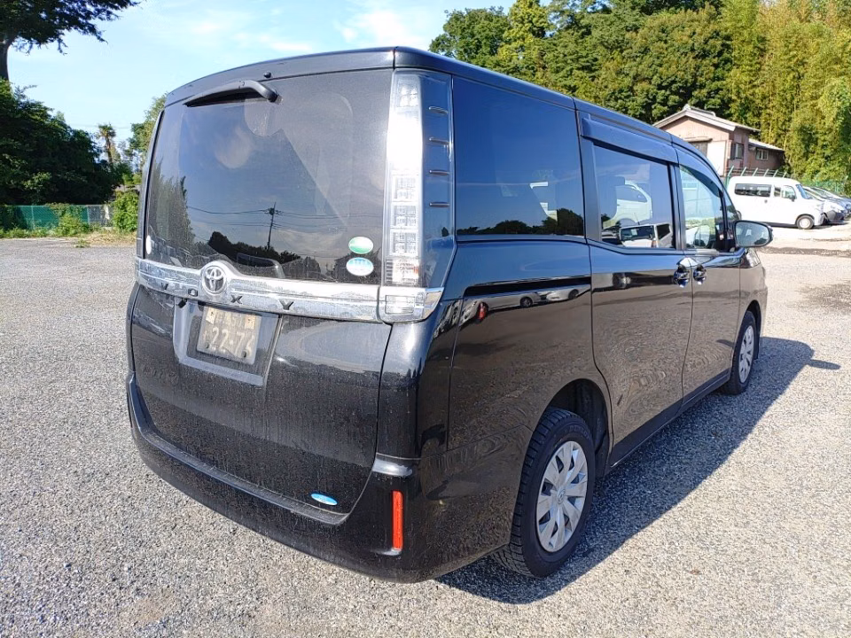TOYOTA VOXY