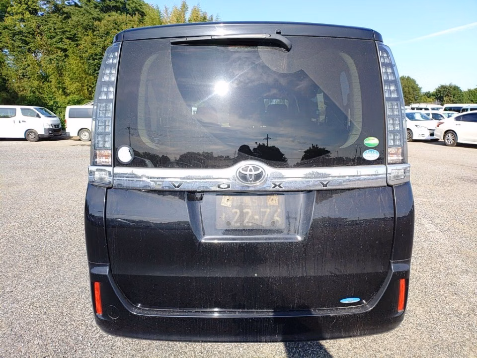 TOYOTA VOXY