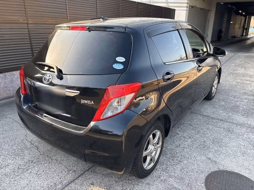 TOYOTA VITZ