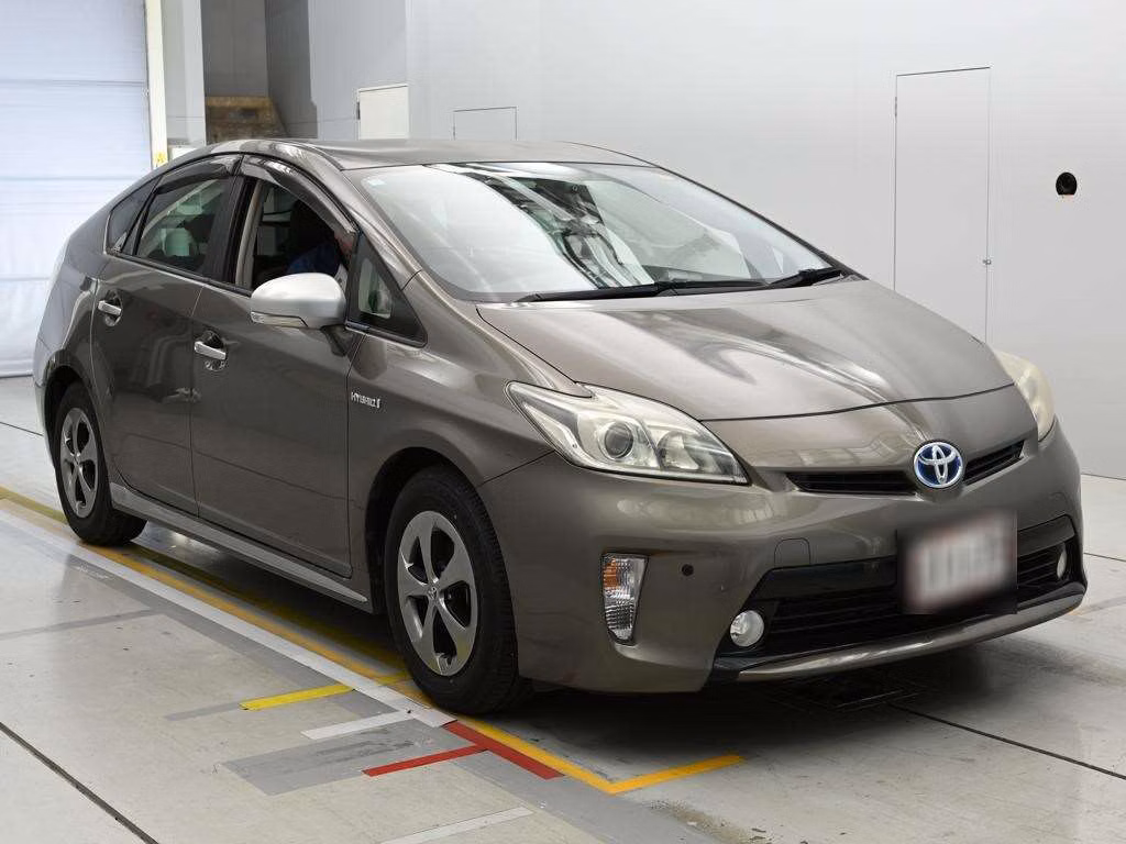 TOYOTA PRIUS