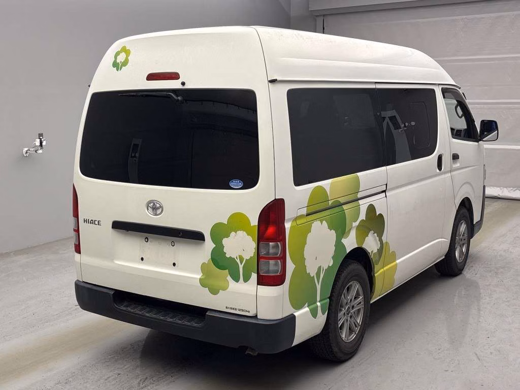 TOYOTA REGIUS ACE