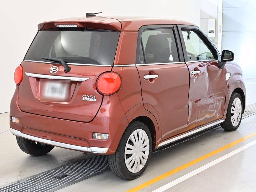 DAIHATSU CAST