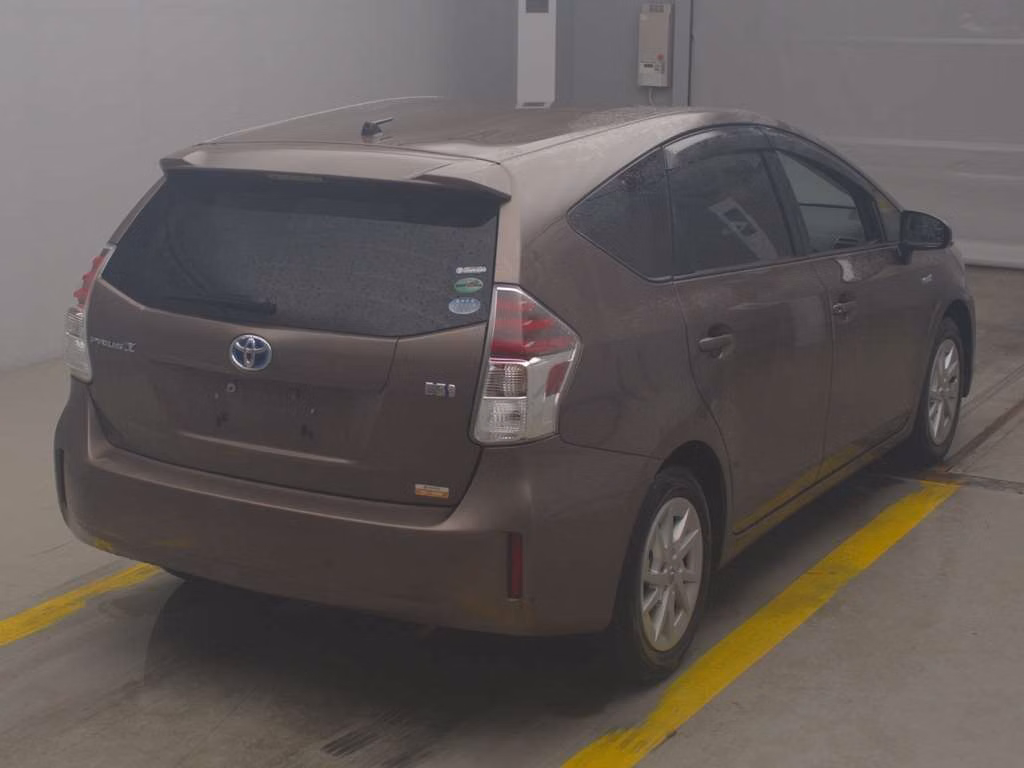TOYOTA PRIUS ALPHA