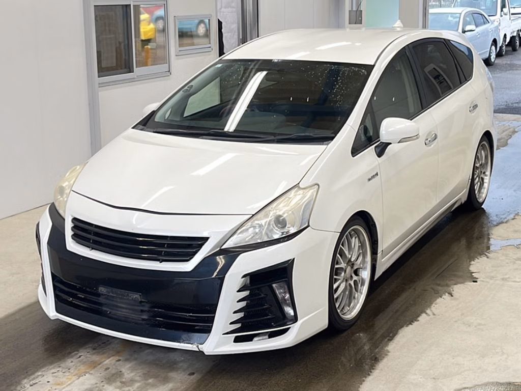 TOYOTA PRIUS ALPHA