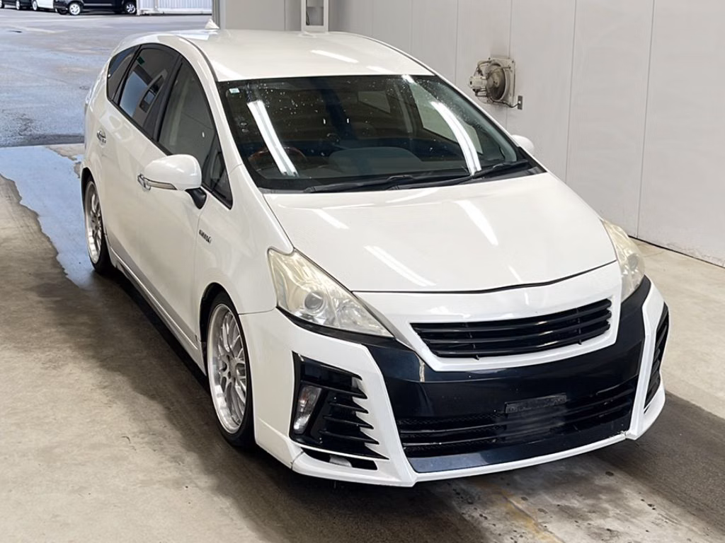 TOYOTA PRIUS ALPHA