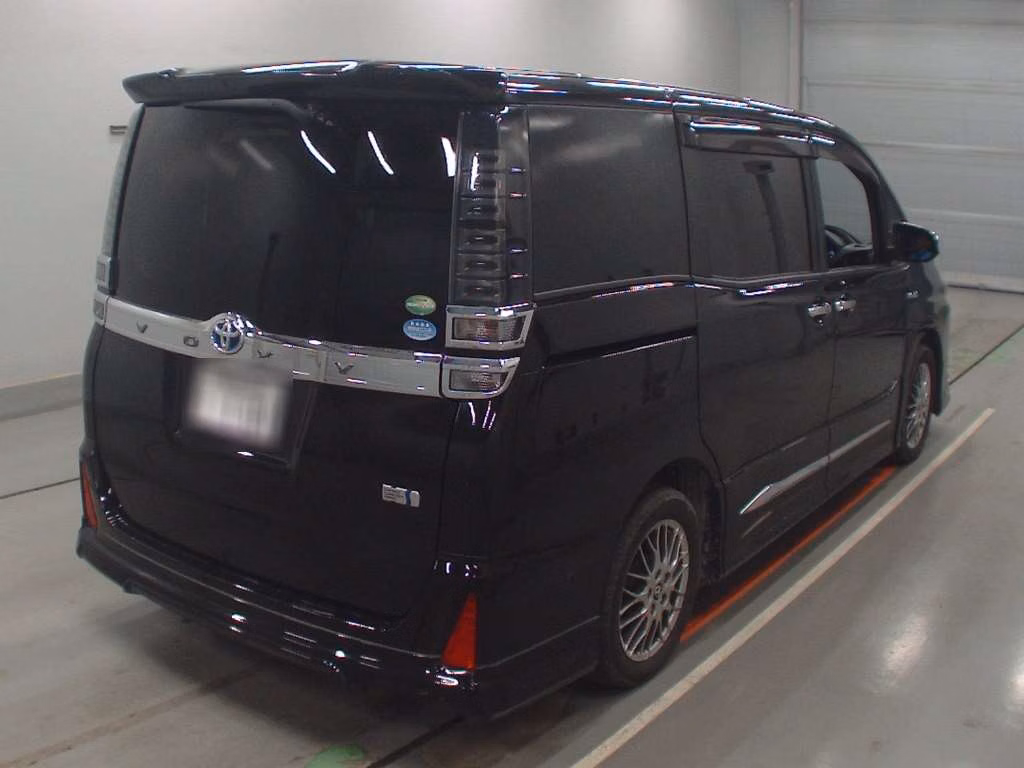 TOYOTA VOXY