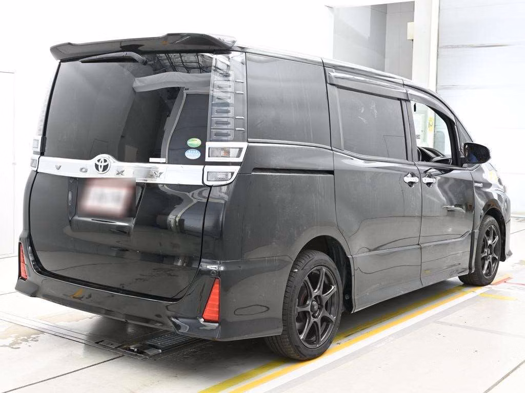 TOYOTA VOXY