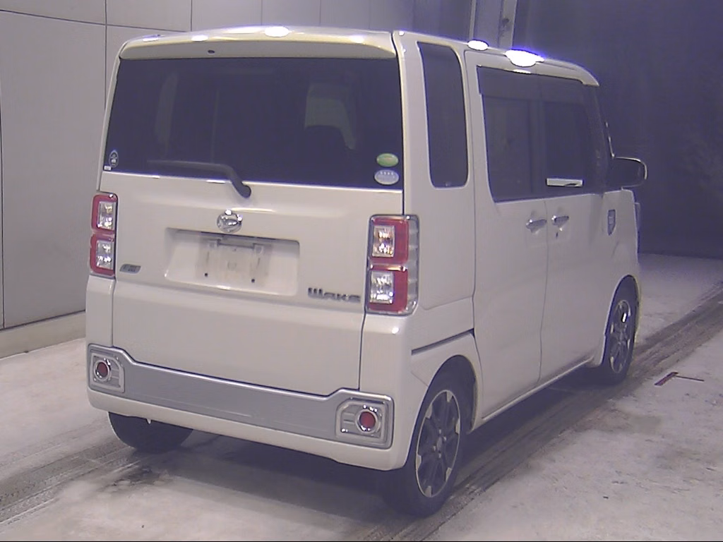 DAIHATSU WAKE