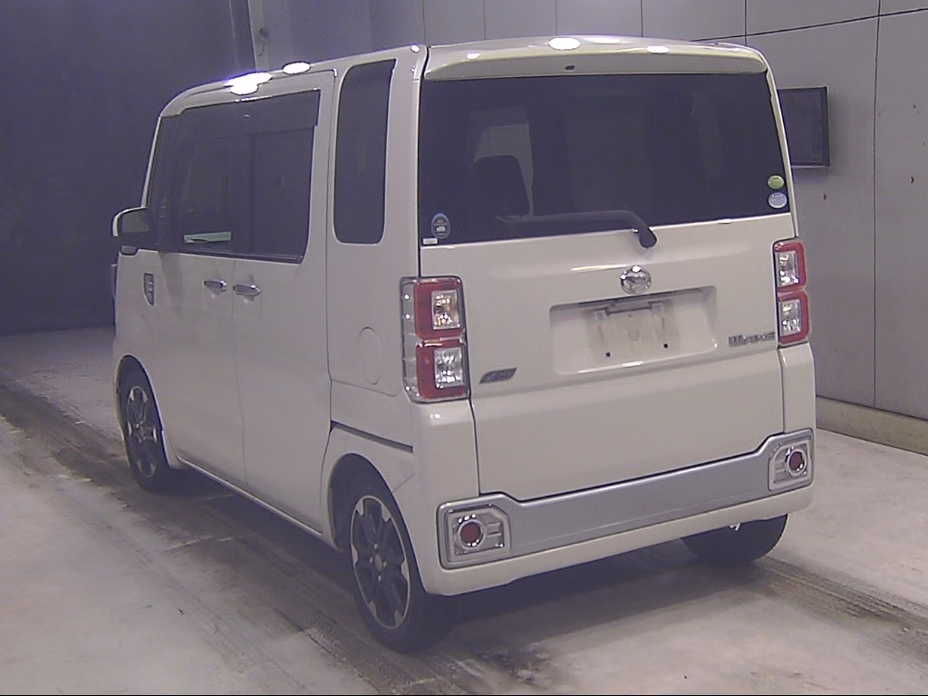 DAIHATSU WAKE