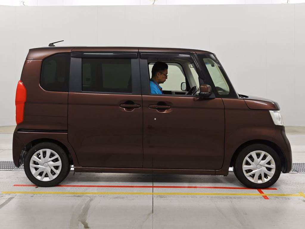HONDA N-BOX