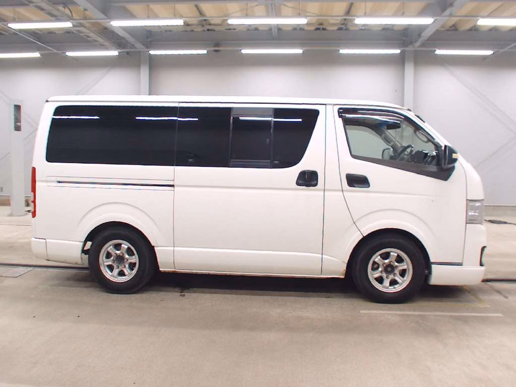 TOYOTA REGIUS ACE