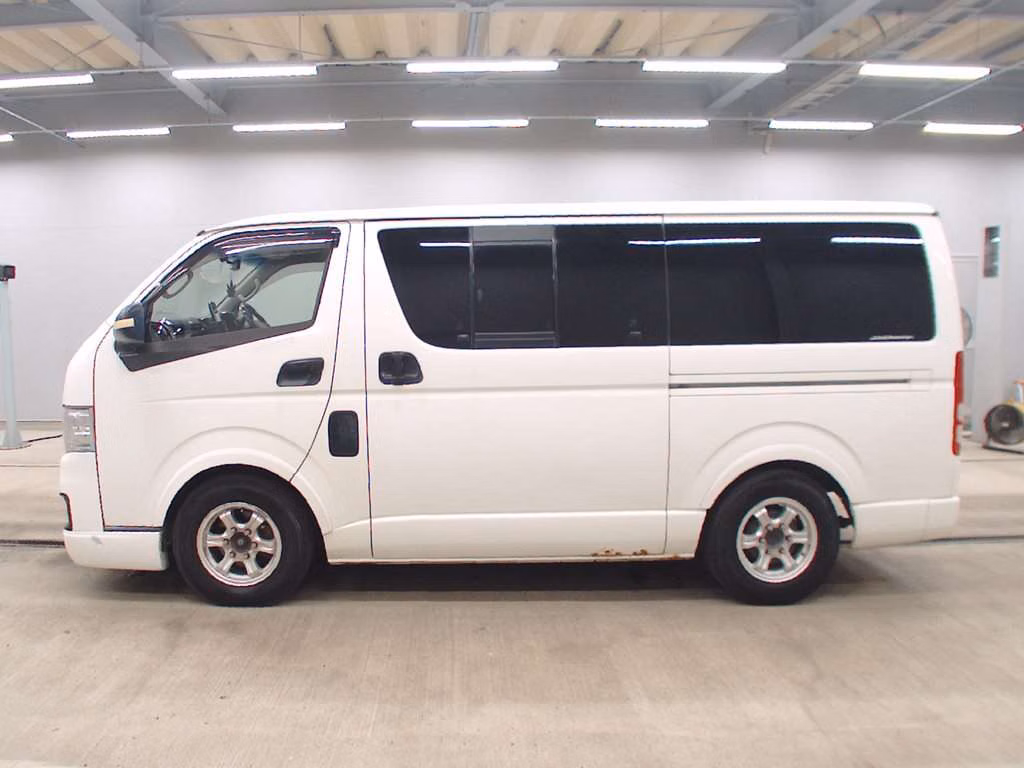 TOYOTA REGIUS ACE
