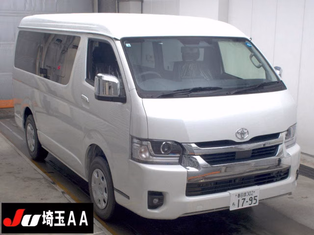 TOYOTA HIACE