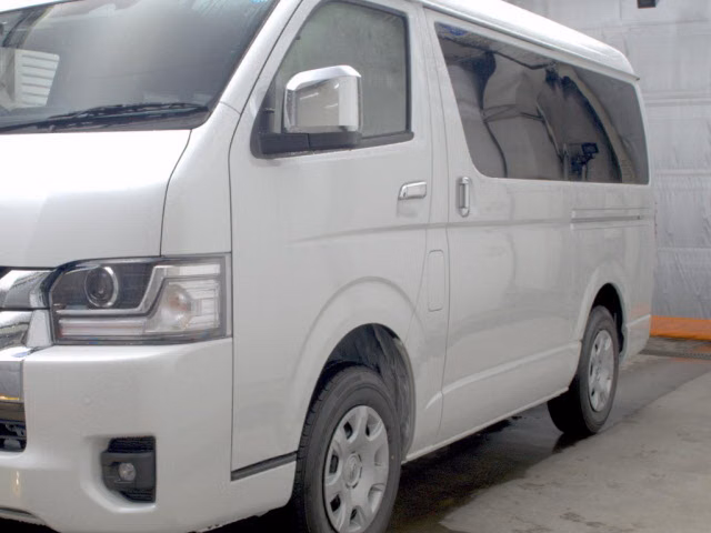 TOYOTA HIACE