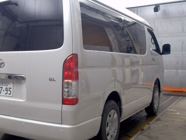 TOYOTA HIACE