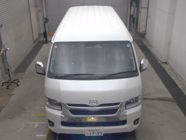 TOYOTA HIACE