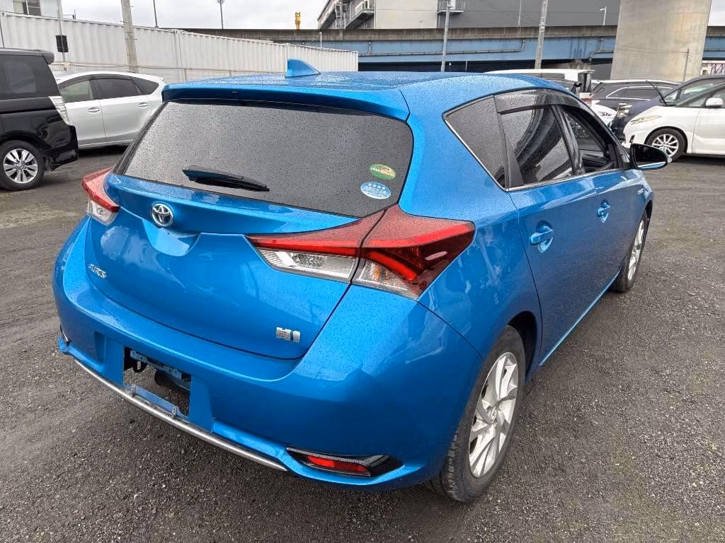 TOYOTA AURIS
