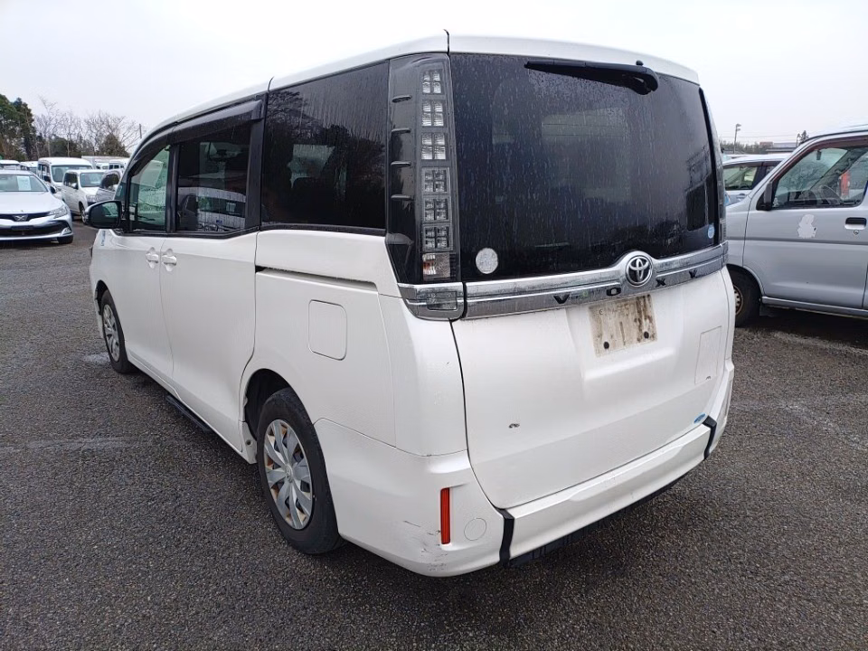 TOYOTA VOXY