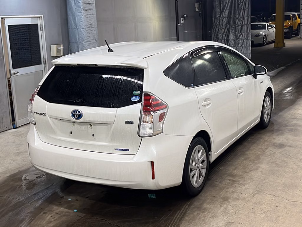 TOYOTA PRIUS ALPHA