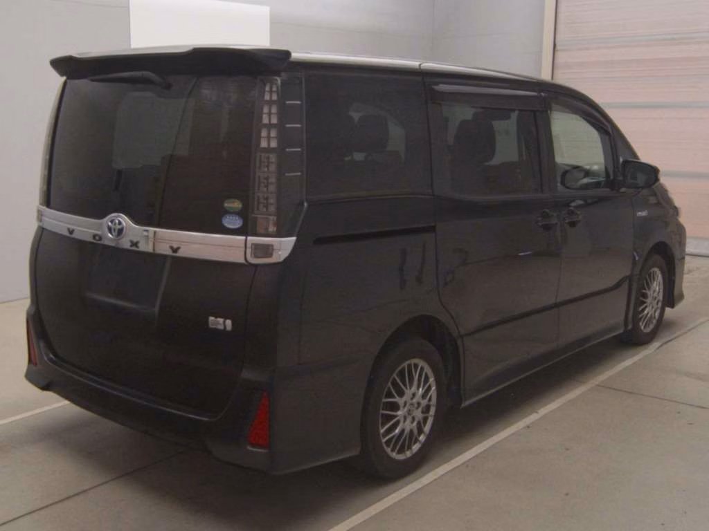 TOYOTA VOXY