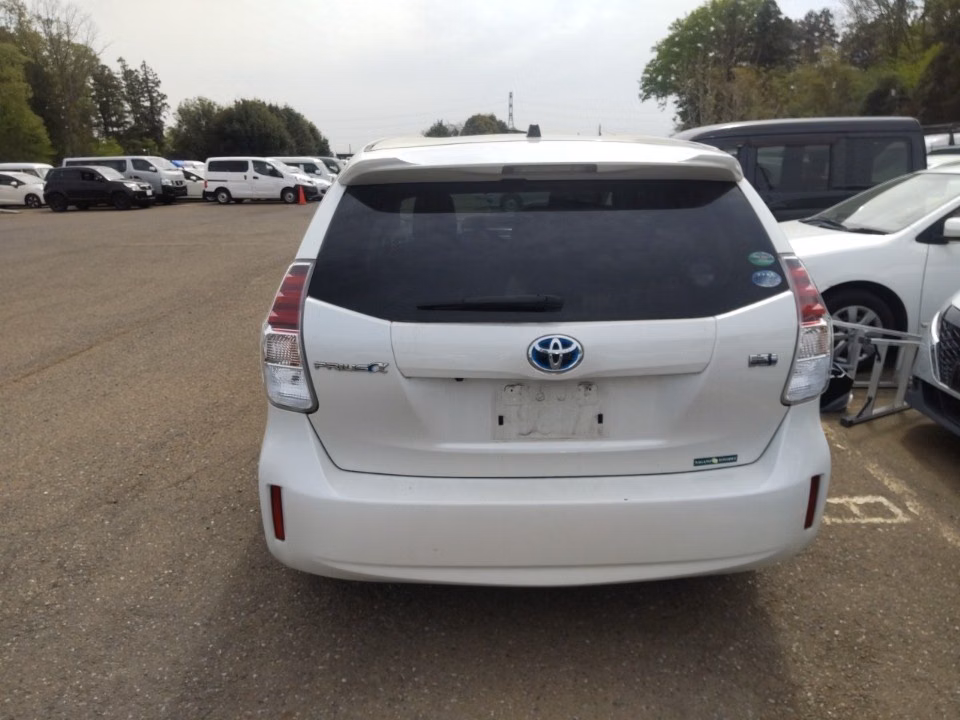 TOYOTA PRIUS ALPHA