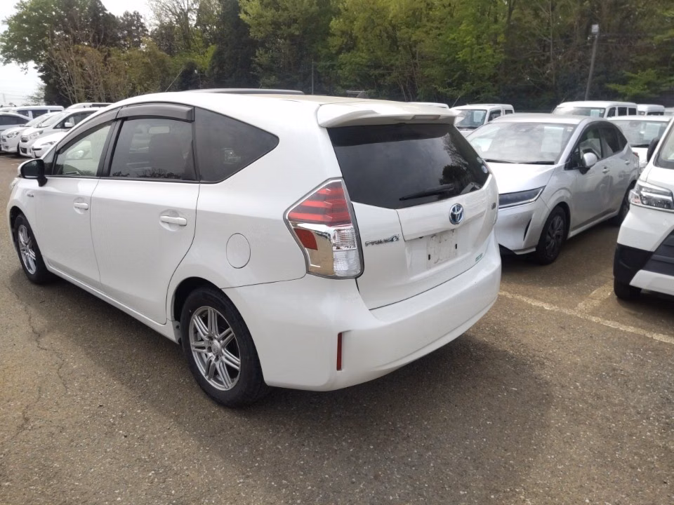 TOYOTA PRIUS ALPHA