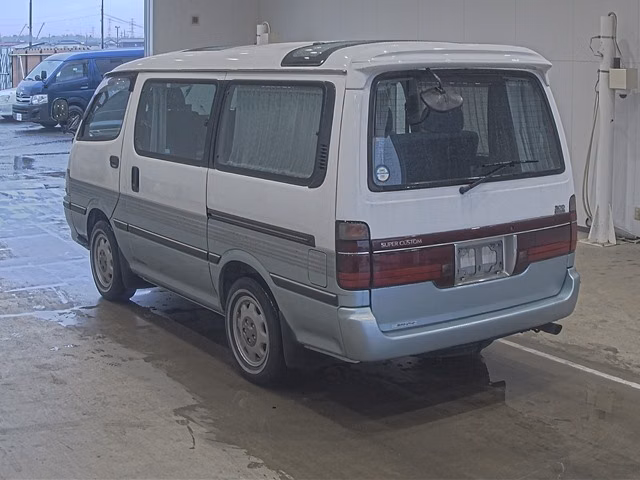 TOYOTA HIACE