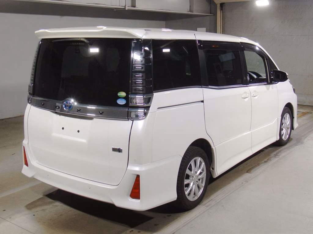TOYOTA VOXY