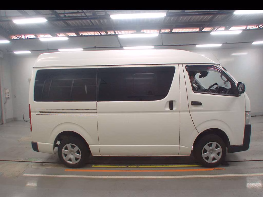 TOYOTA REGIUS ACE