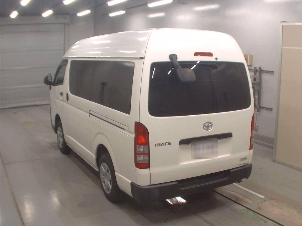 TOYOTA REGIUS ACE