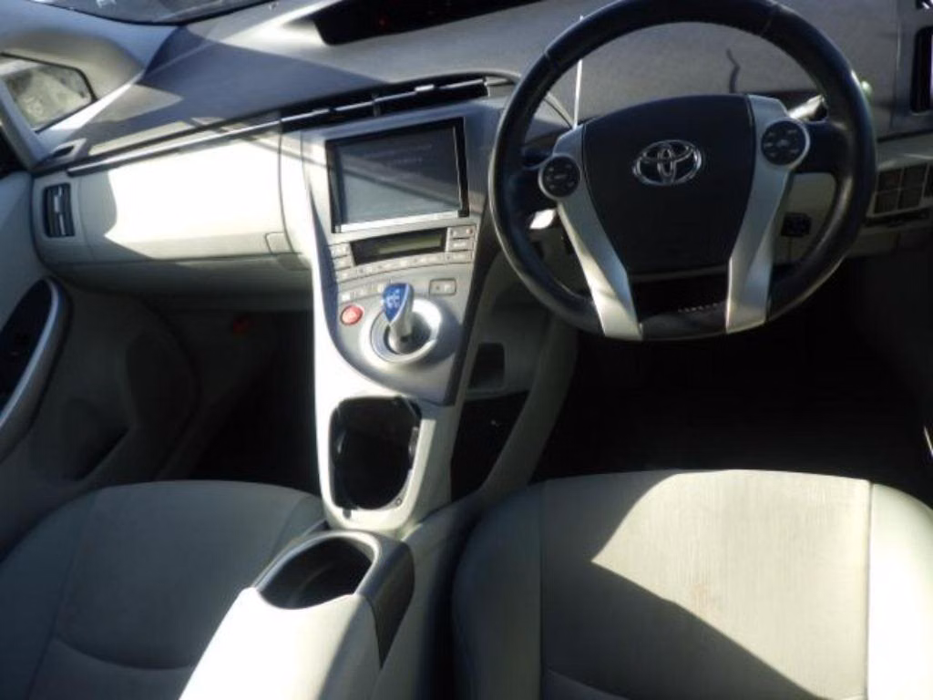TOYOTA PRIUS