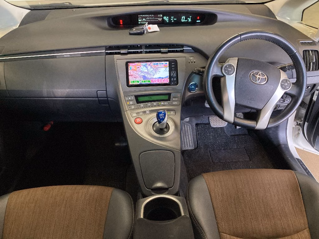 TOYOTA PRIUS