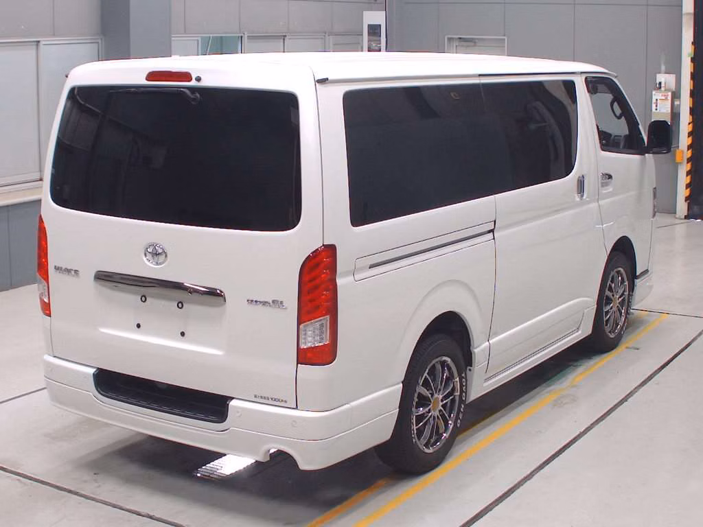 TOYOTA REGIUS ACE
