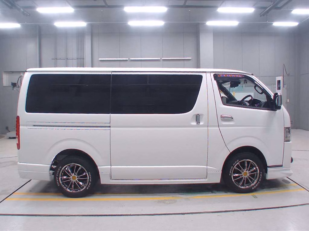 TOYOTA REGIUS ACE