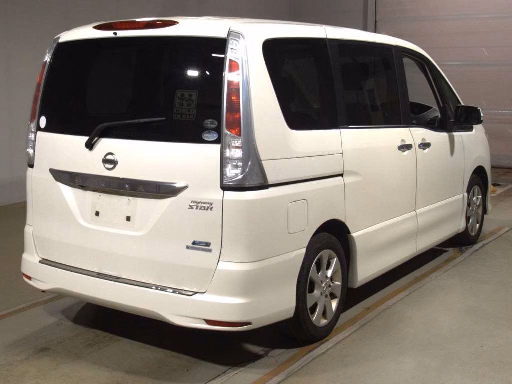 NISSAN SERENA