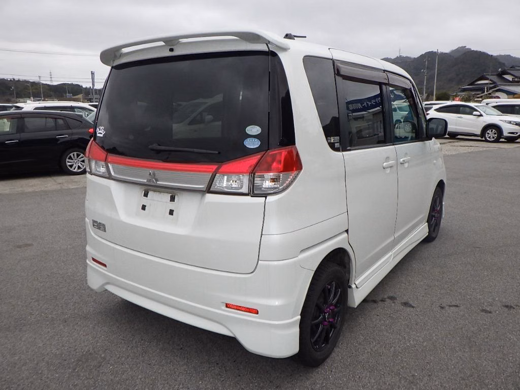 MITSUBISHI DELICA D:2