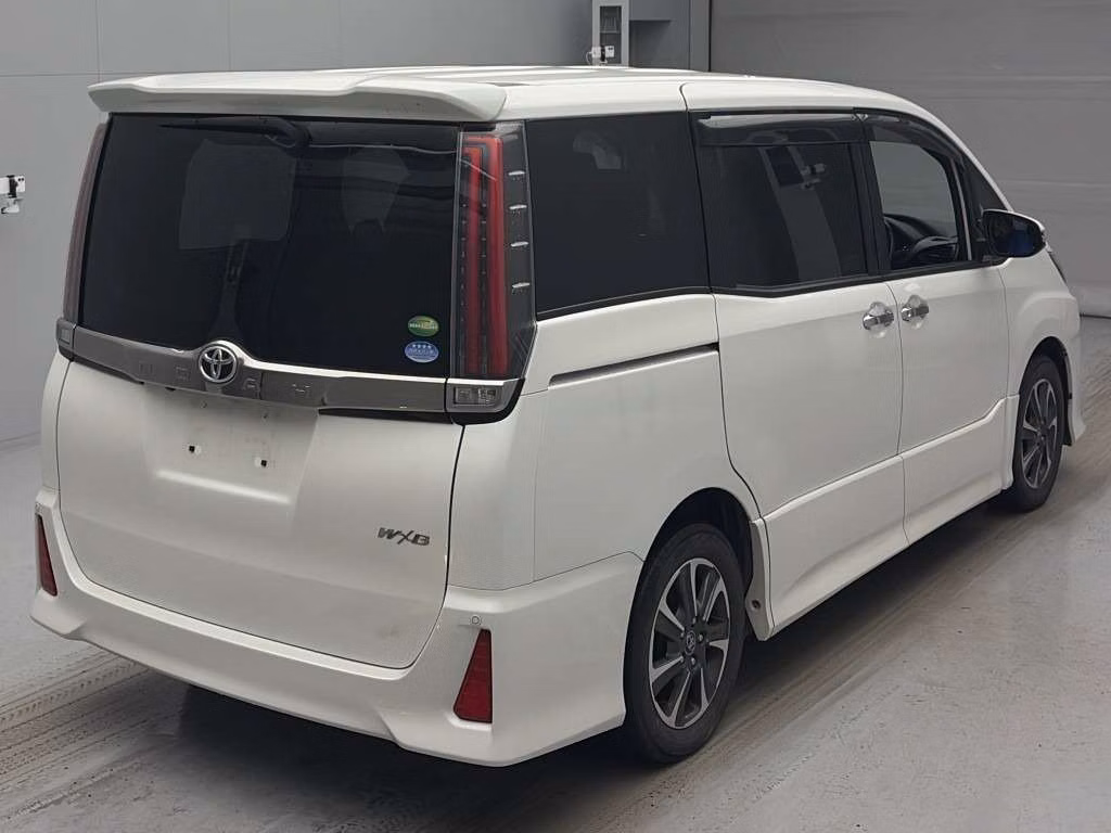 TOYOTA NOAH