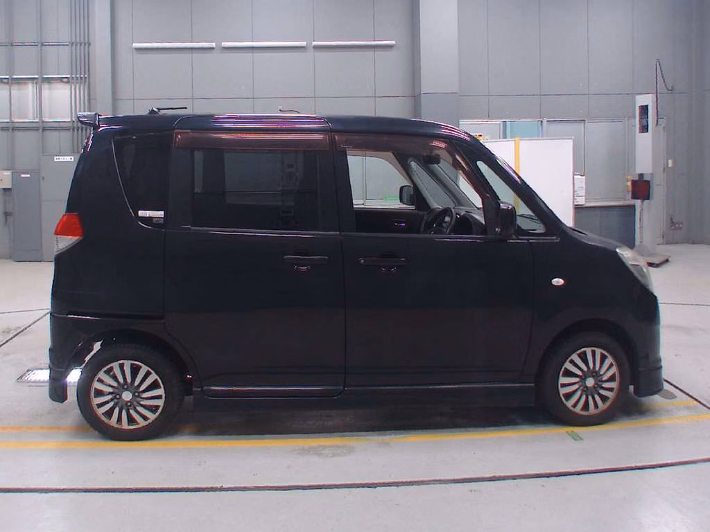 MITSUBISHI DELICA D:2