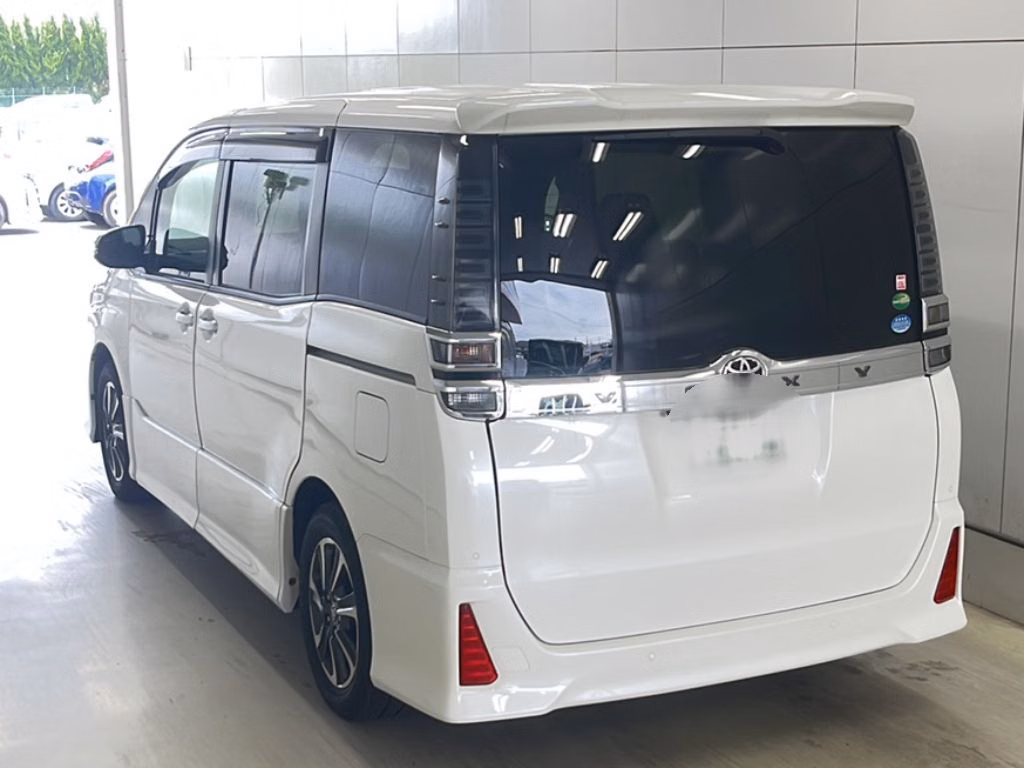 TOYOTA VOXY