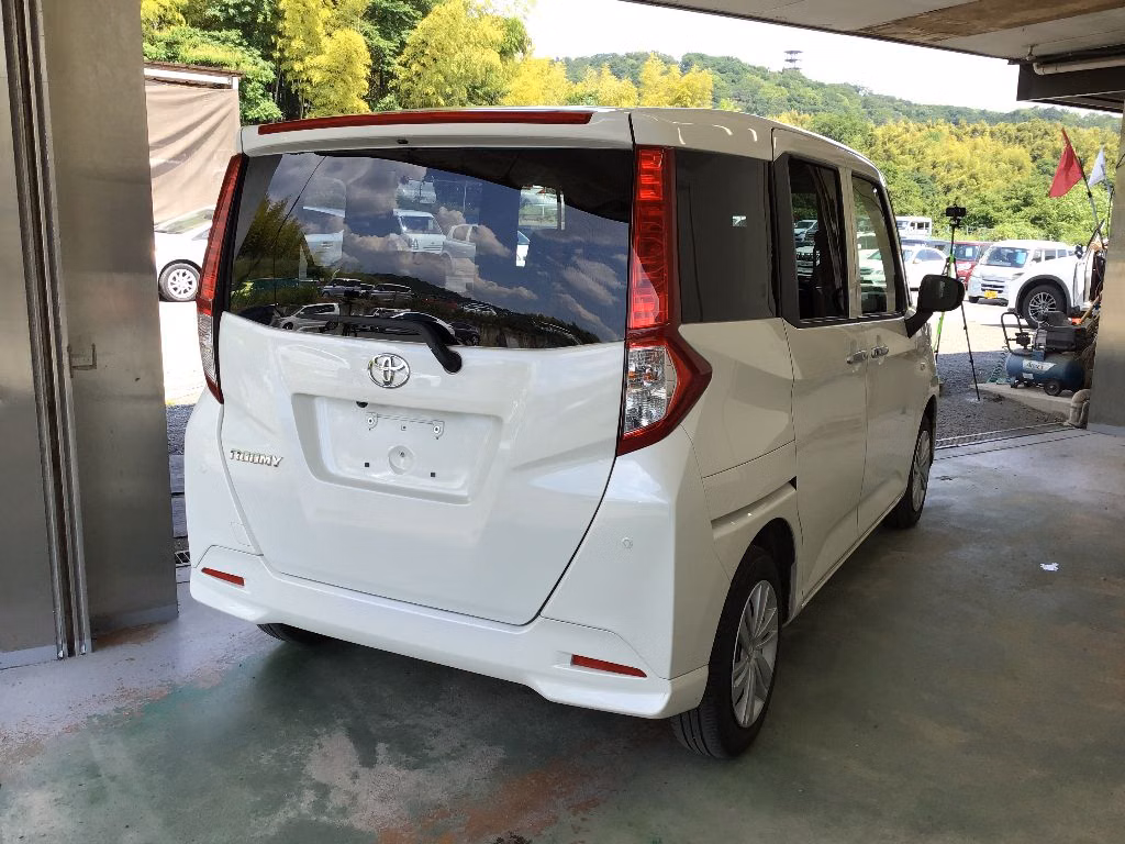 TOYOTA ROOMY